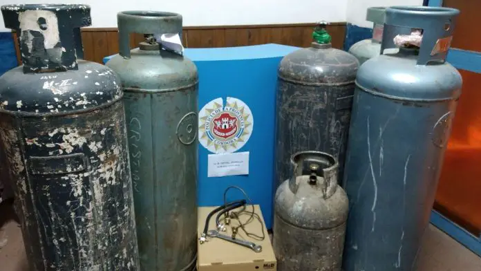 Los tubos de gas y elementos secuestrados