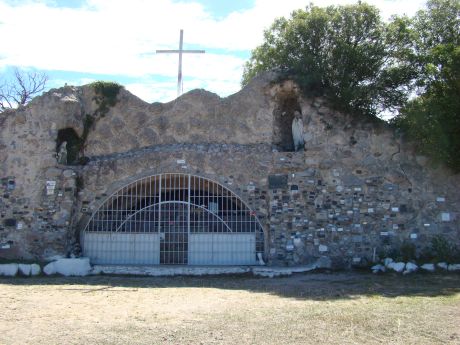 La gruta Nuestra Señora de Lourdes en Giardino