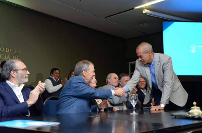 El gobernador otorga fondos para las redes de gas domiciliarias 5