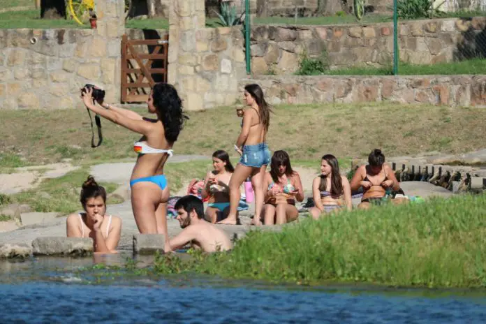 Las primeras biquinis de la temporada se lucieron en cabalango.