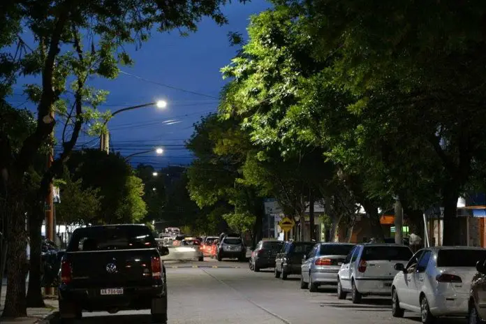 Las nuevas luminarias ya se lucen sobre Yrigoyen