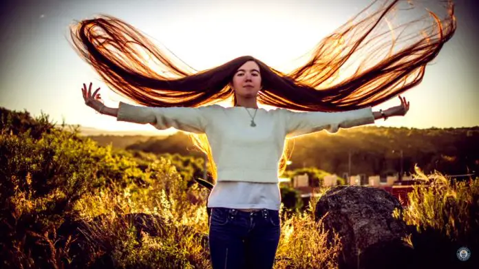 Abril Lorenzattil la carlospcense con el pelo más largo del mundo