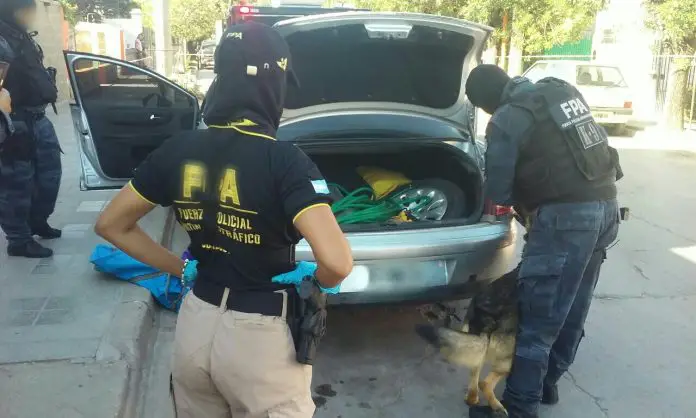 El auto donde se halló parte de los elementos