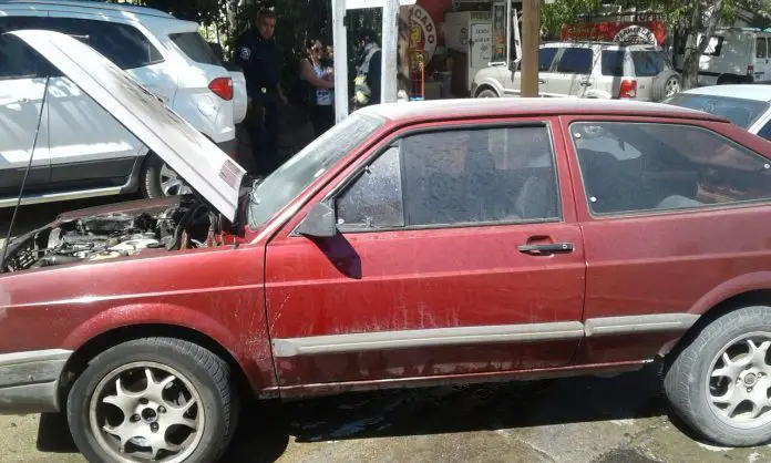 auto incendiado sarmiento