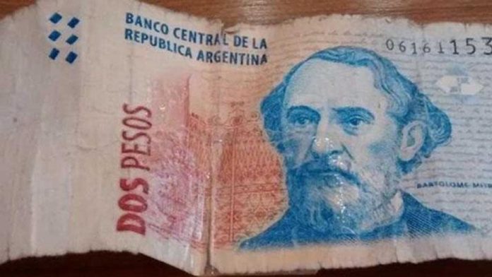 Los billetes de 2 pesos desaparecerán luego de 26 años de circulación
