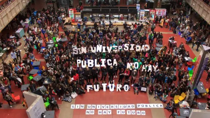 Universidad_paro_h-700x395