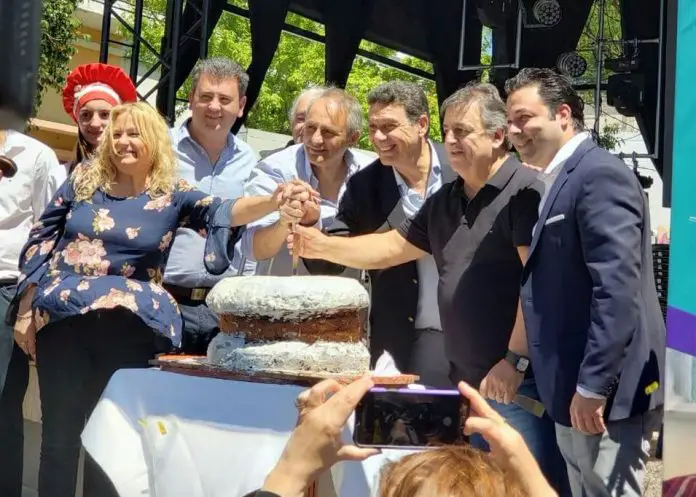 baldassi negri en la falda tapa