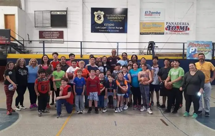 escuela basquet sarmiento