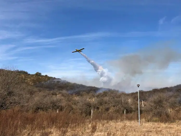 bomberos controlaron incendio en sierras