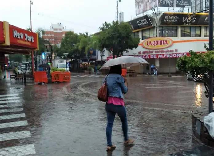 lluviacarlospaz23-696x509