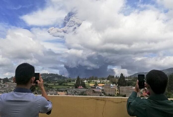 Volcán Sinabung.