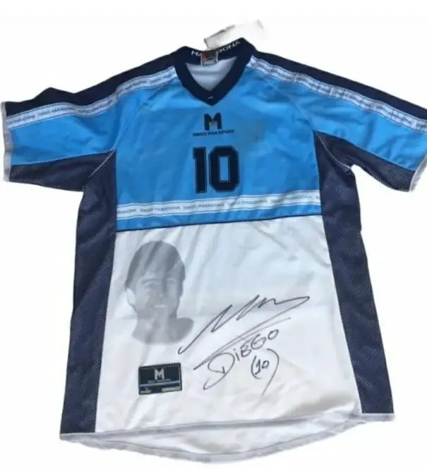 camiseta firmada maradona