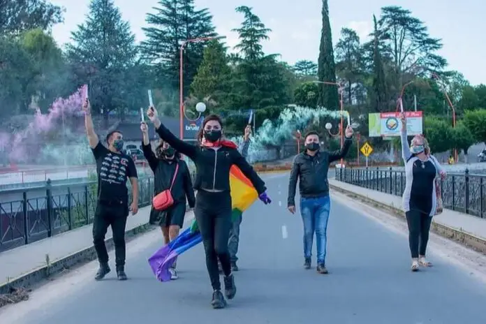 b5f9c066-3e9c-40a6-8274-a55fda5ba1c6_large