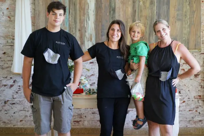 Noelia Ravelo junto a su familia, emprendedore de Matilda