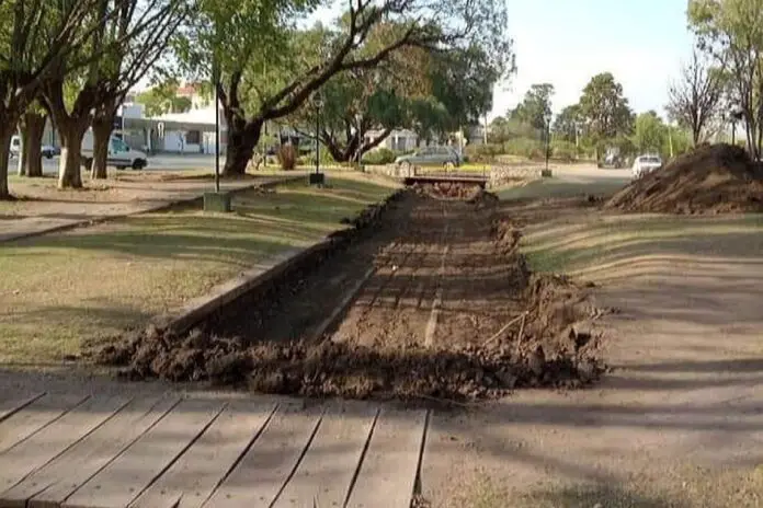 bae1af03-17c8-45a5-949b-692cb786441d_large