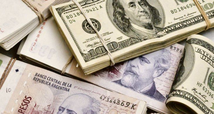 El dólar trepó a su máximo histórico en un viernes negro para la bolsa: A cuánto llegó en Carlos Paz