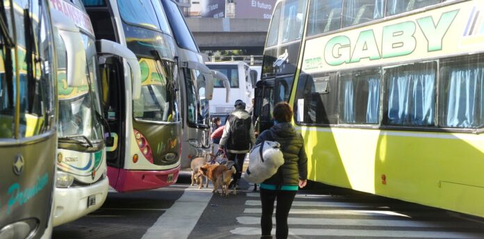 en-jujuy-retuvieron-un-micro___bPmFN86Z0_1256x620__1