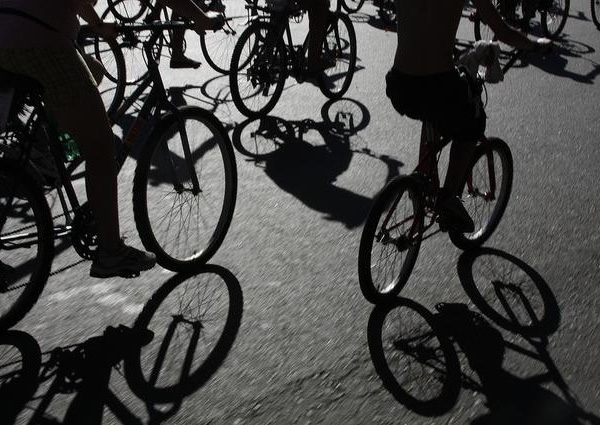 A pedalear todos juntos: Invitan a una bicicleteada nocturna gratuita senderos de Carlos Paz