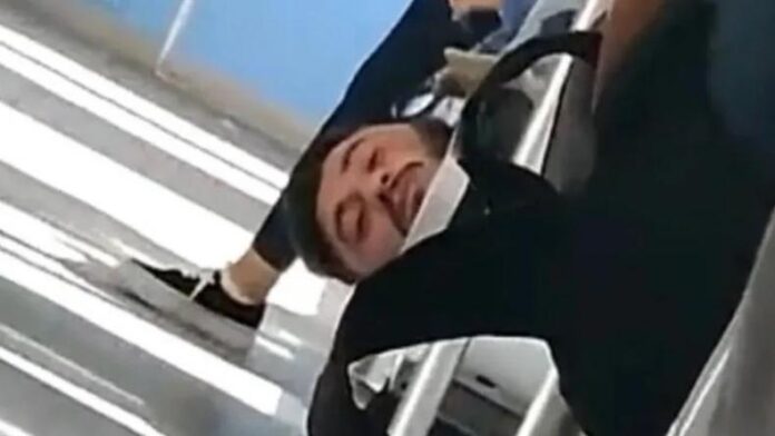 cabeza-atorada-apoyabrazos