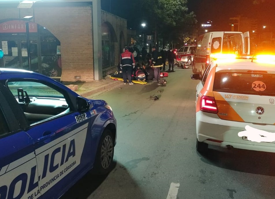 Trasladaron a Córdoba a los dos jóvenes accidentados en una moto