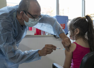 Eliminan la obligatoriedad de las vacunas de los cinco años para cobrar un complemento de la AUH