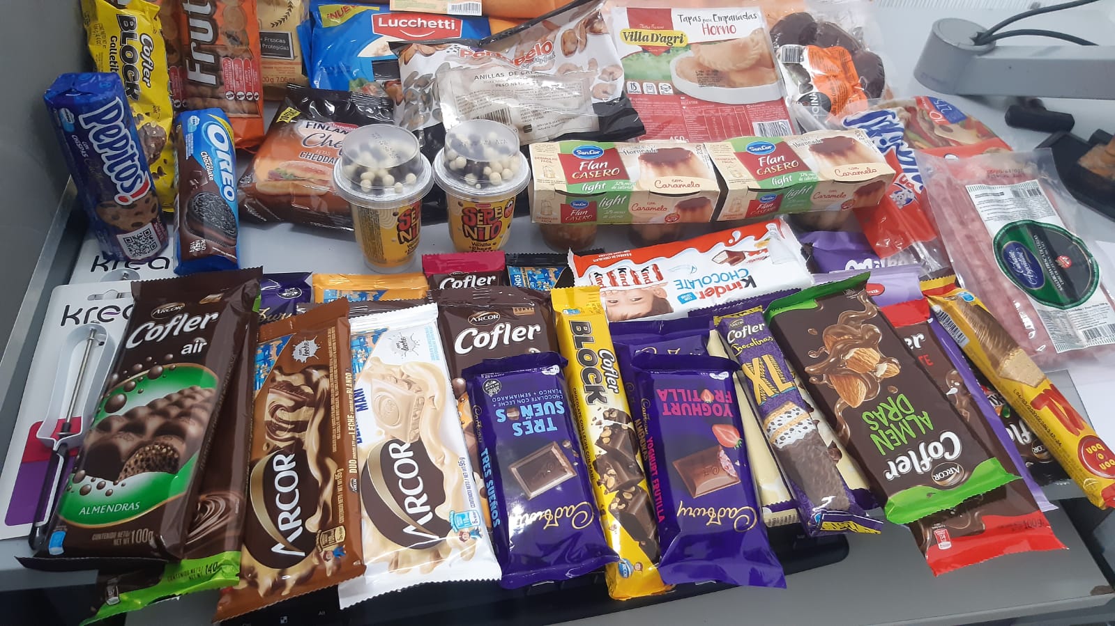 “Le faltaba dulzura”: lo detuvieron por robar chocolates en un supermercado de Carlos Paz