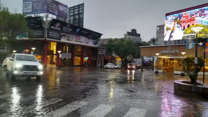 lluvia carlos paz