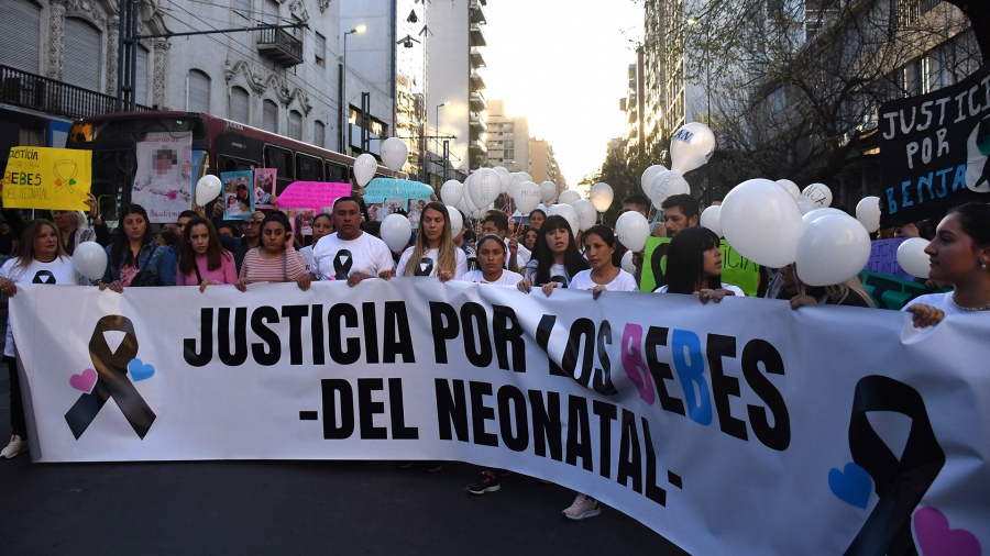 Exhumarán los restos de dos bebés fallecidos en el hospital neonatal de Córdoba