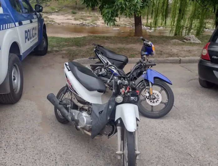 atrapados desarmando moto robda