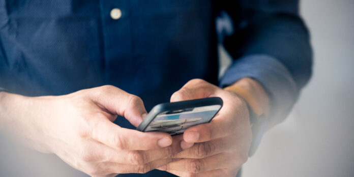 infidelidad-hombre-celular