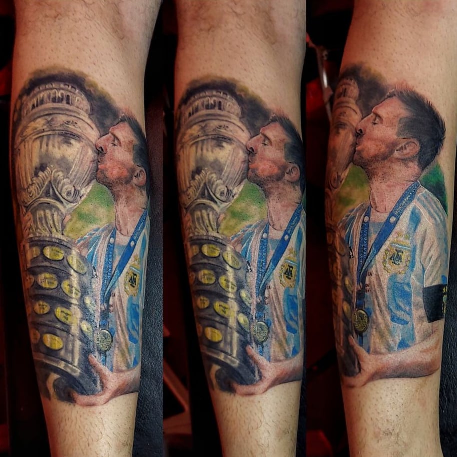 Pasión futbolera en la piel: los tatuajes más pedidos en Carlos Paz tras el triunfo de Argentina en Qatar -