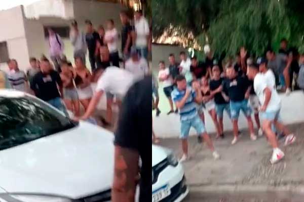 Violencia entre jóvenes en Villa María: atacaron a un chico a patadas en la calle