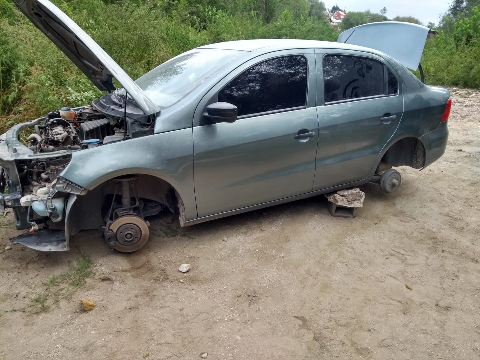Carlos Paz: Robaron un auto de un taller mecánico y lo encontraron desmantelado