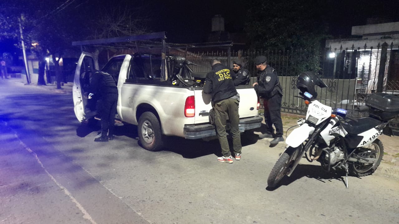 Carlos Paz: Detuvieron a cuatro hombres que circulaban con autopartes y teléfonos robados