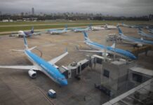 Caos de fin de año: Paro de controladores aéreos afecta a más de 24 mil pasajeros