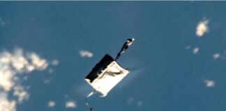 Astronautas olvidaron una bolsa de herramientas durante una misión espacial y ahora orbita la Tierra