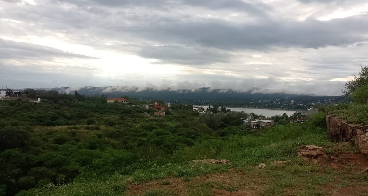 Fresquito y lluvioso: cuándo sale el sol en Carlos Paz y las sierras de Córdoba