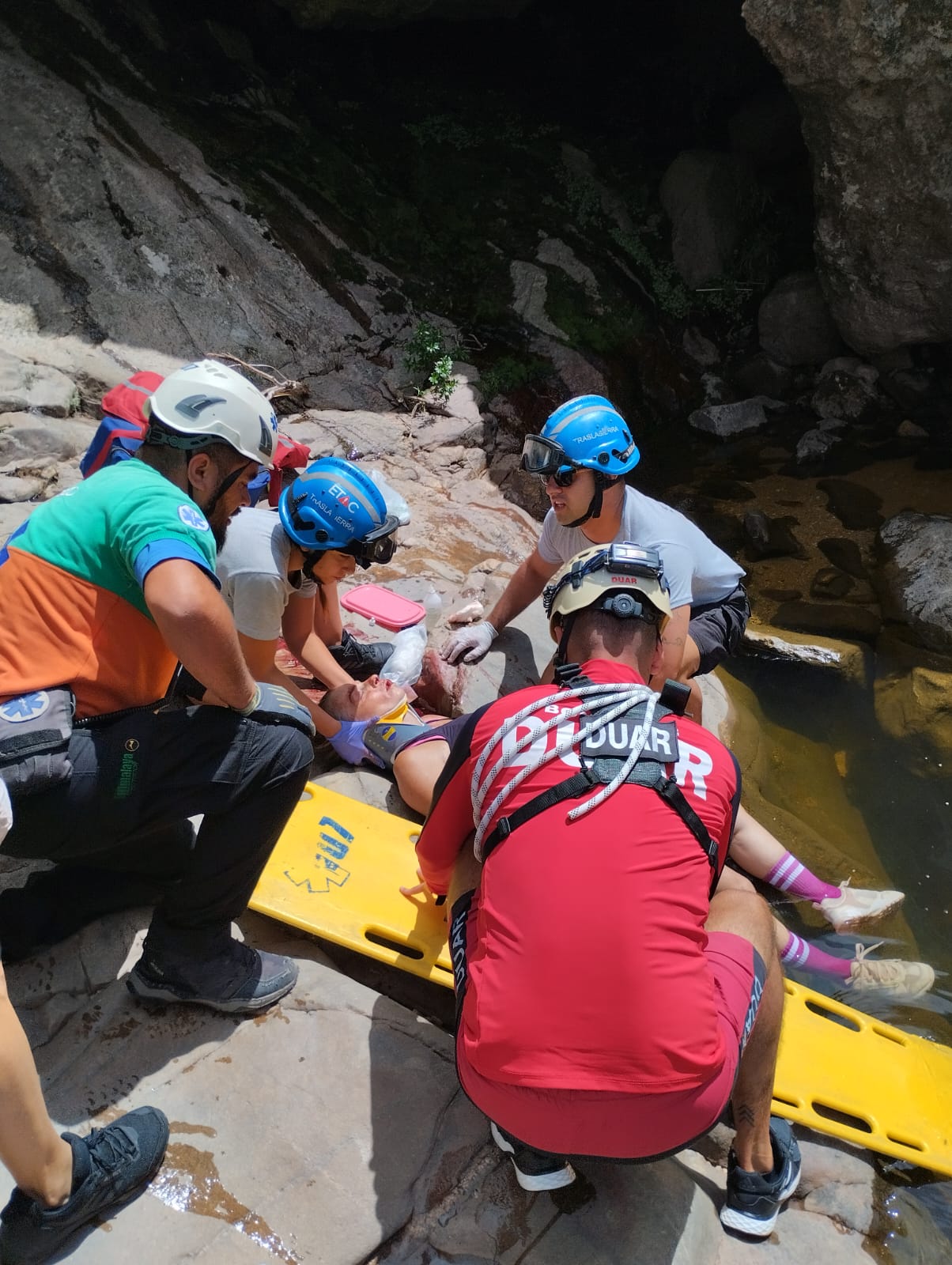 Traslasierra: Rescatan a una mujer que cayó de unos 10 metros en las Siete Cascadas