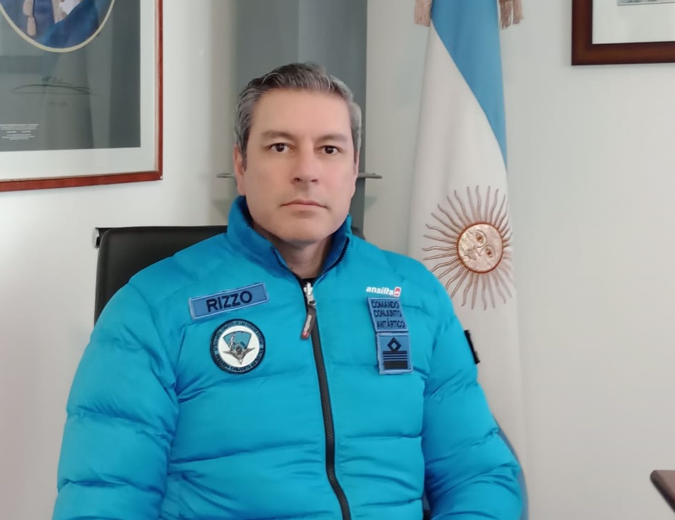 Un carlospacense en la Antártida: Damián Rizzo, el vicecomodoro que es jefe de la Base Marambio