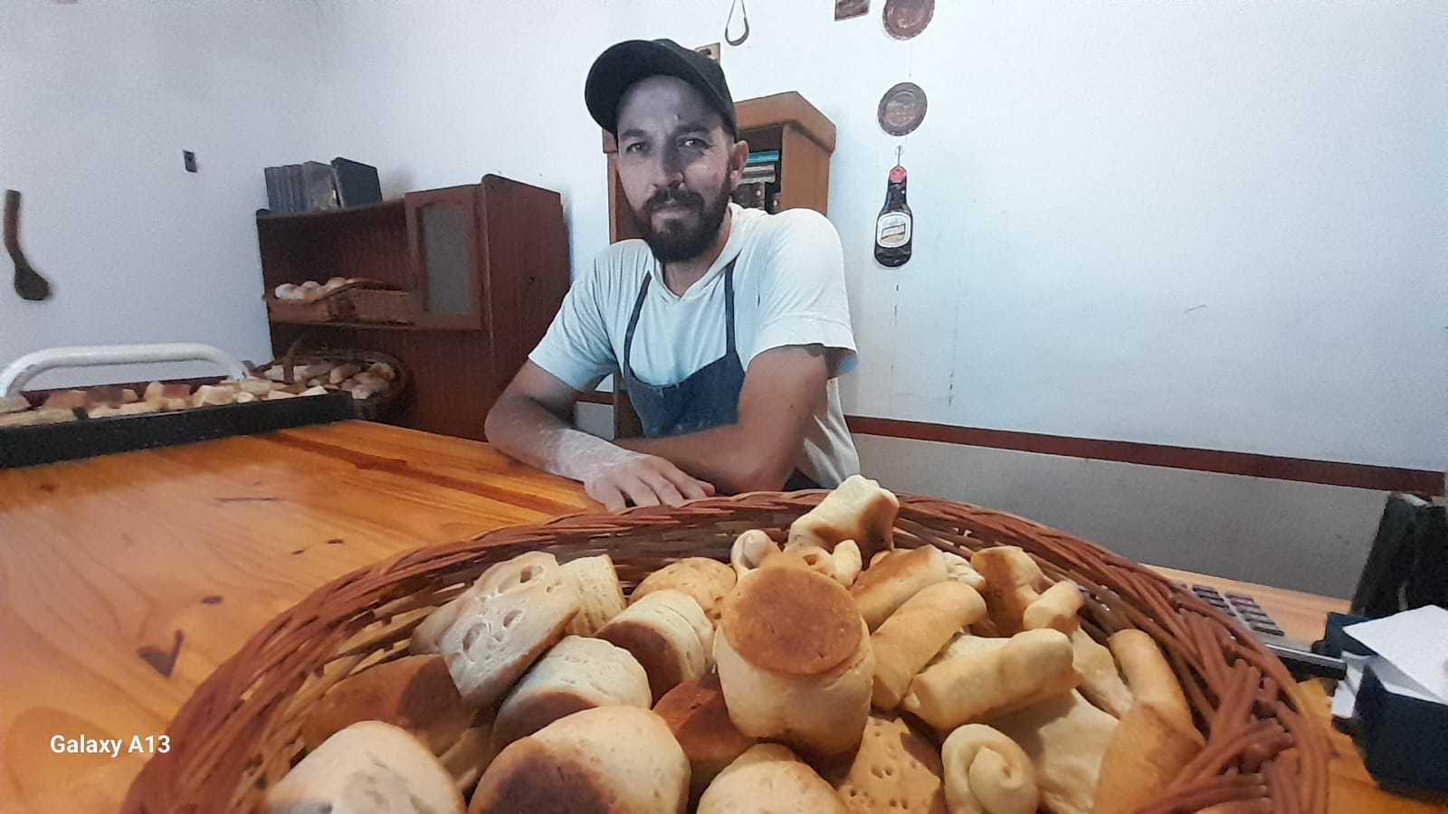 Mariano, el profe de lengua que heredó el oficio de panadero