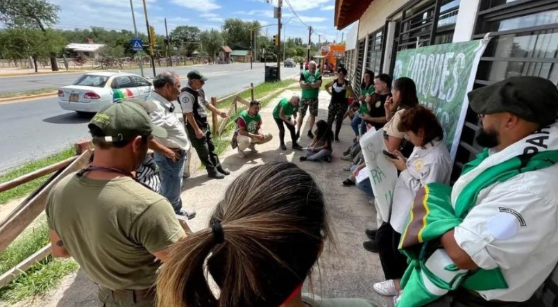 Trabajadores de Parques Nacionales se movilizan en Carlos Paz para defender las fuentes de trabajo
