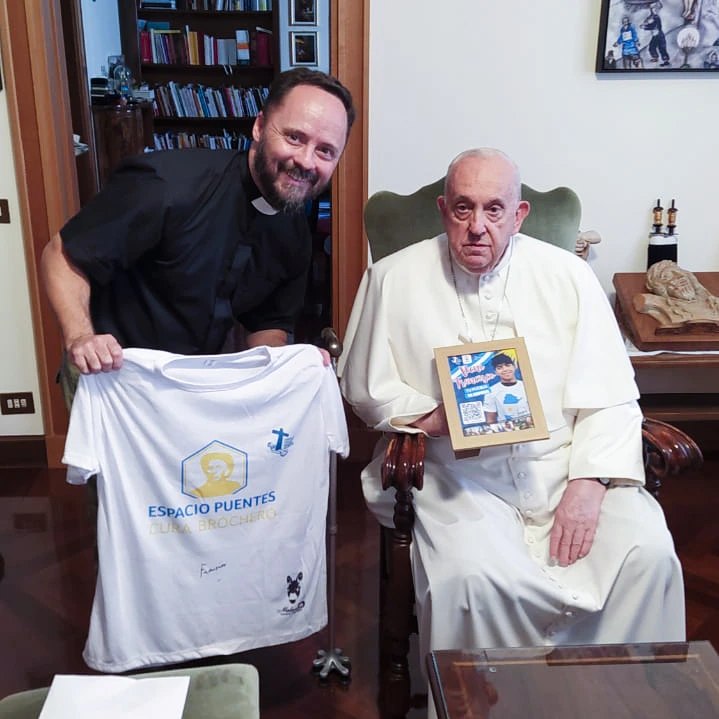 El Papa Francisco le dijo al cura cordobés Pablo Viola que tiene ganas de venir a la Argentina