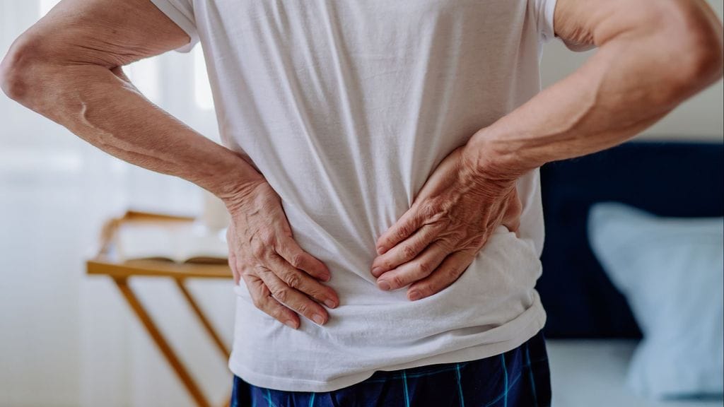 Un dolor de espalda recurrente puede ser síntoma de una enfermedad