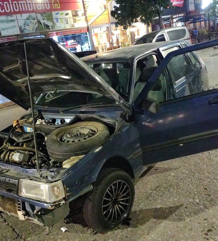 Dos mujeres heridas tras un fuerte choque entre un auto y una moto en Carlos Paz