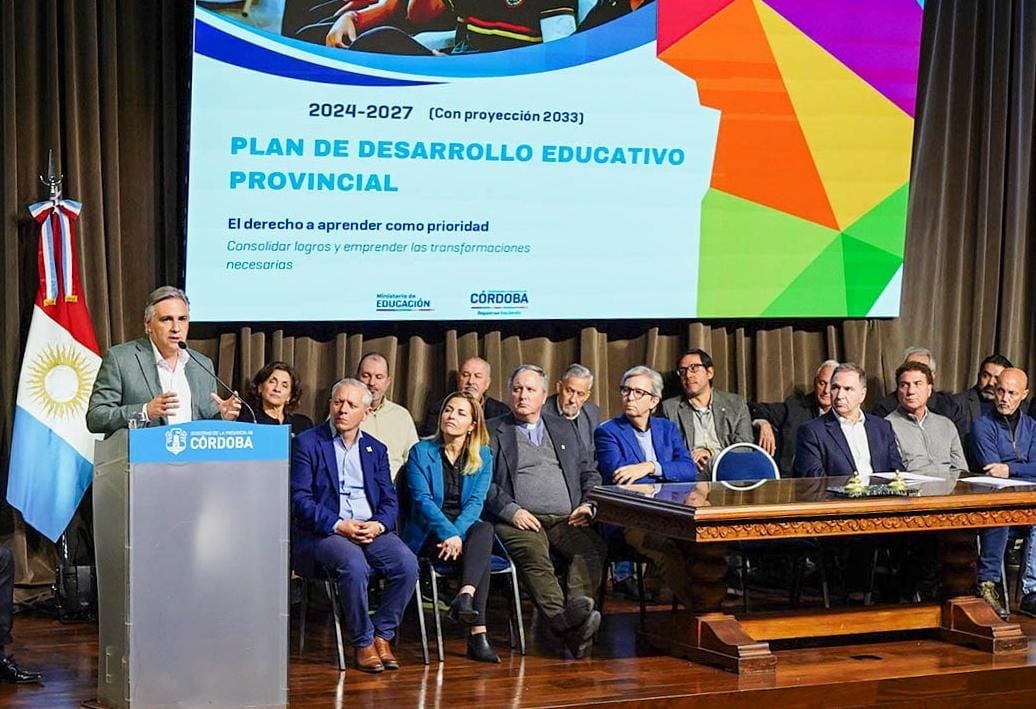 Llaryora presentó el Plan de Desarrollo Educativo Provincial 2024-2027