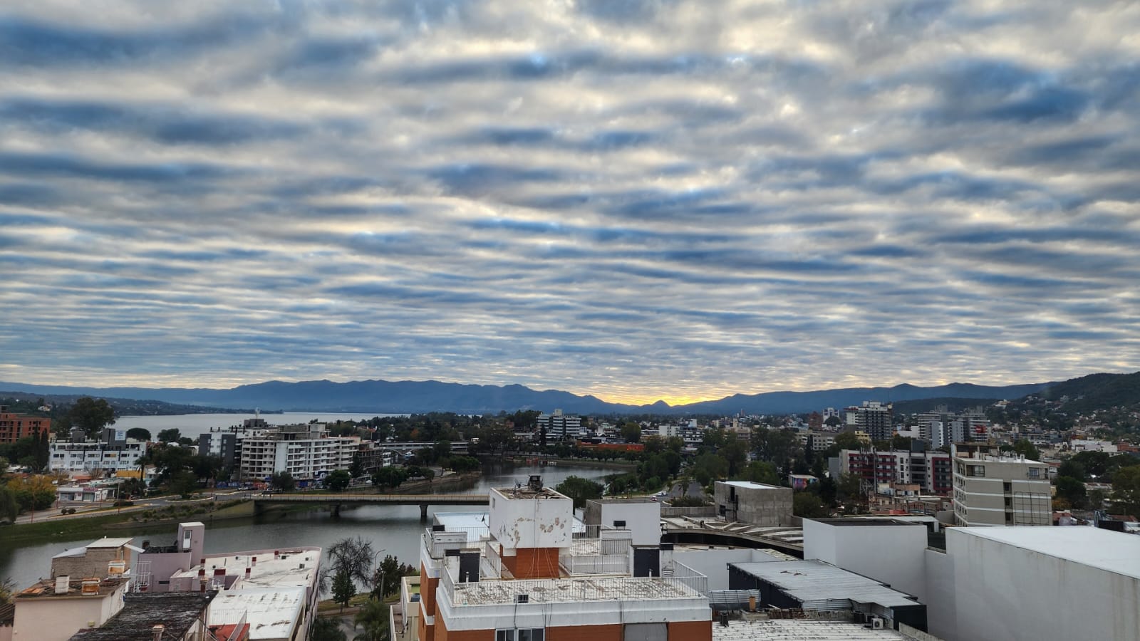 Nublado y frío en Carlos Paz y alrededores: qué se espera para el fin de semana
