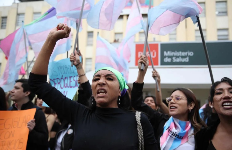 Mediante un decreto, Perú describe a la transexualidad como “enfermedad mental”