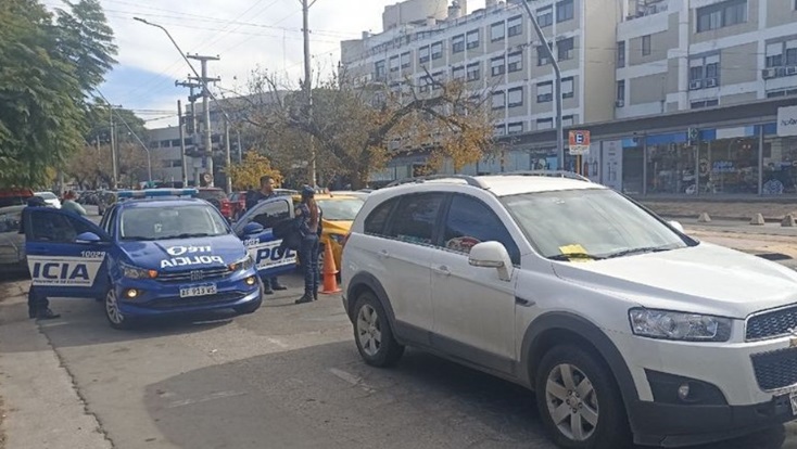 Córdoba: Discusión por mal estacionamiento terminó con un inspector de tránsito atropellado