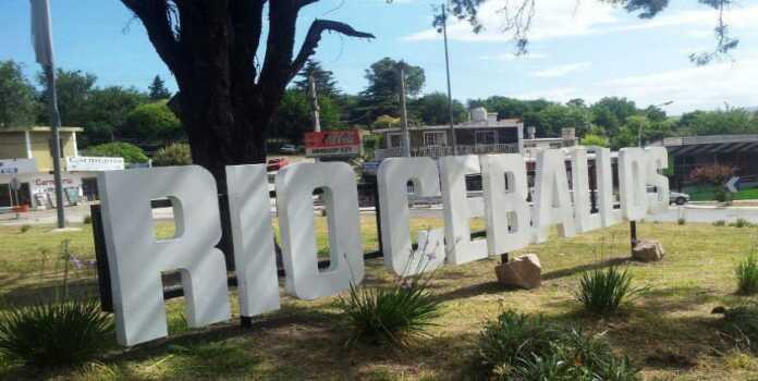 cartel-ingreso-Río-Ceballos-840x422