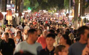 “Nos arruinaron las vacaciones”: Les robaron en la peatonal de Carlos Paz y en minutos usaron todas sus tarjetas